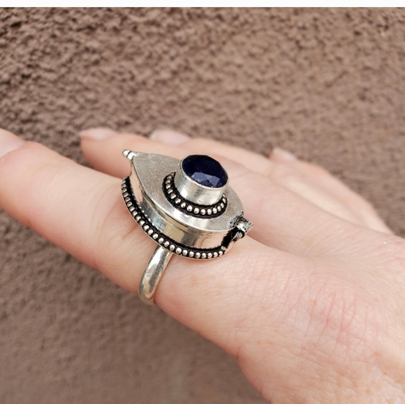 New Blue Sapphire 925 Silver Poison Ring. - Picture 7 of 15